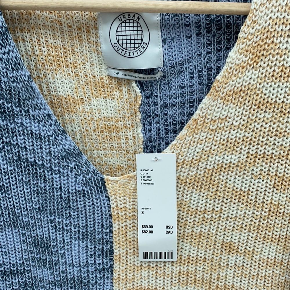 Urban Outfitters Women V neck Colorblock Sweater - Picture 3 of 6